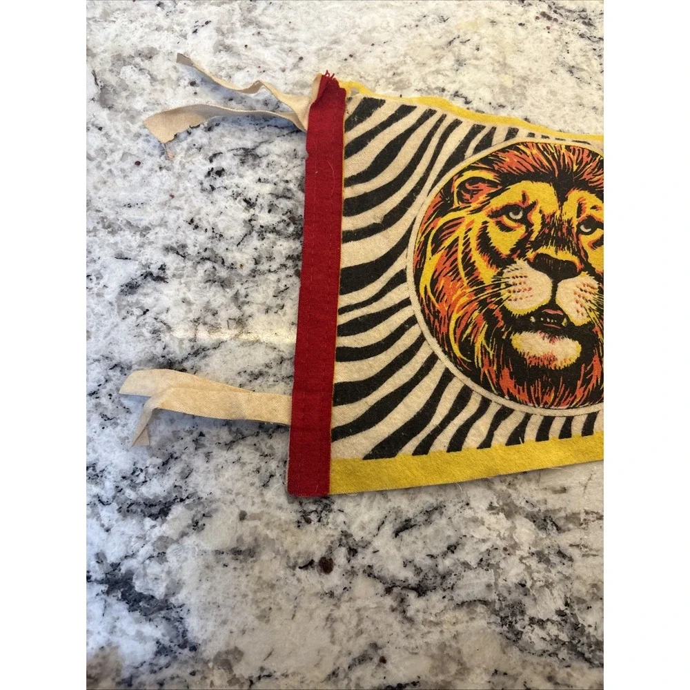 Vintage Lion Country Safari Pennant West Palm Beach Florida Souvenir Flag